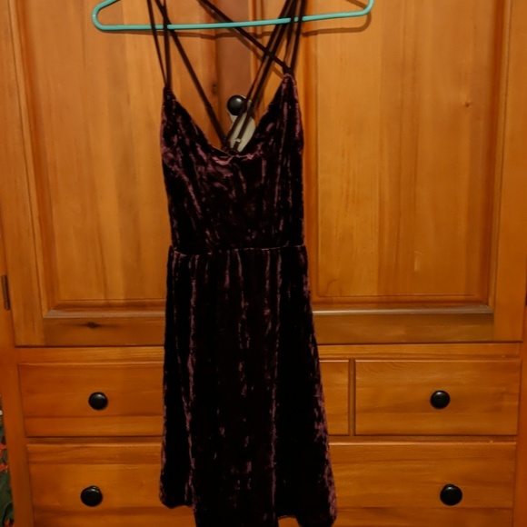 Forever21strappy velvet cross back dress - Picture 2 of 4
